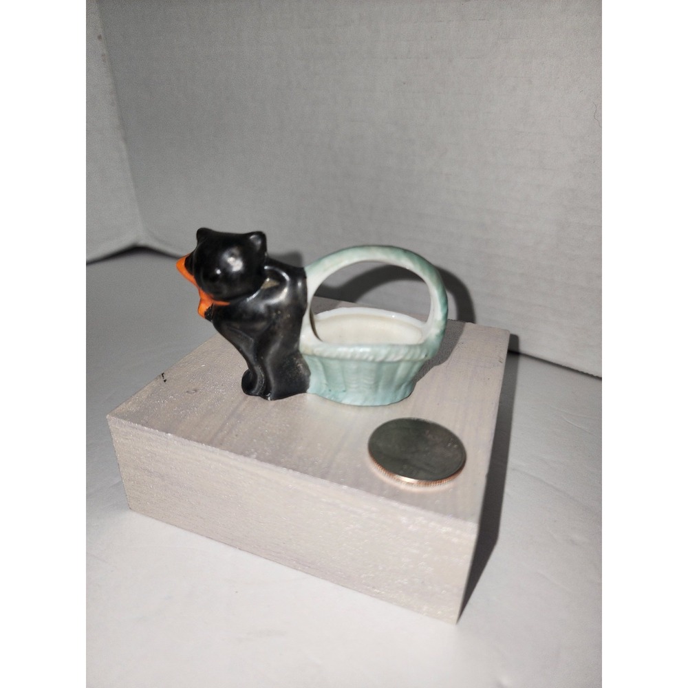 Vintage Occupied Japan tiny Black Cat with Blue Basket Trinket‎ Figure